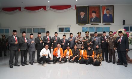 Danrem 042/Gapu Hadiri Rapat Paripurna Mendengarkan Pidato Kenegaraan Presiden RI