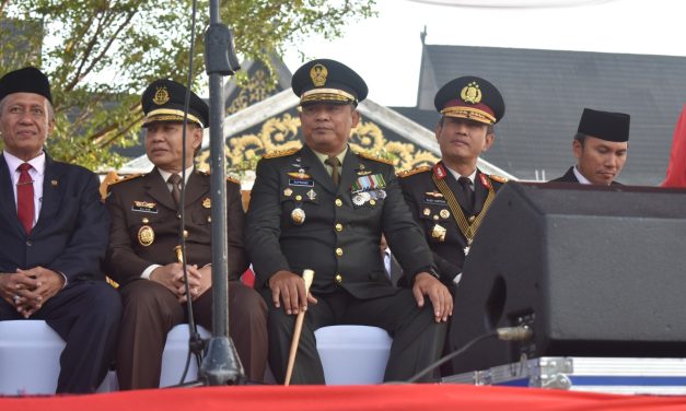 Danrem 042/Gapu Ikuti Upacara Peringatan HUT Ke-78 Kemerdekaan RI