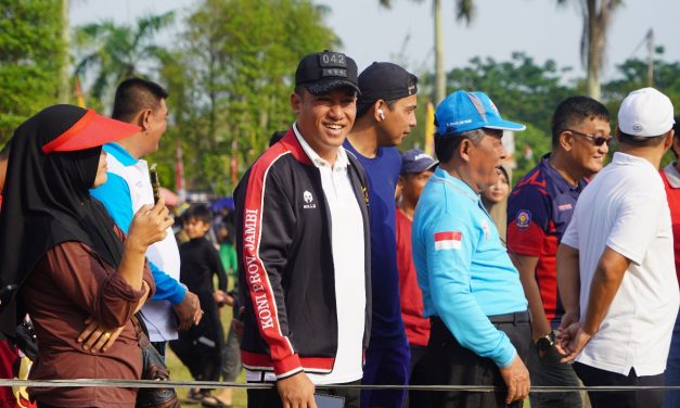 Turut Meriahkan HUT Ke-78 Republik Indonesia, Kasrem 042/Gapu Ikut Jalan Santai Bersama Masyarakat