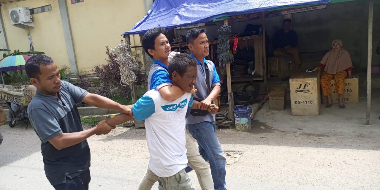 Tim Monitoring Dinsos Kota Jambi Berhasil mengamankan ODGJ Terlantar yang meresahkan