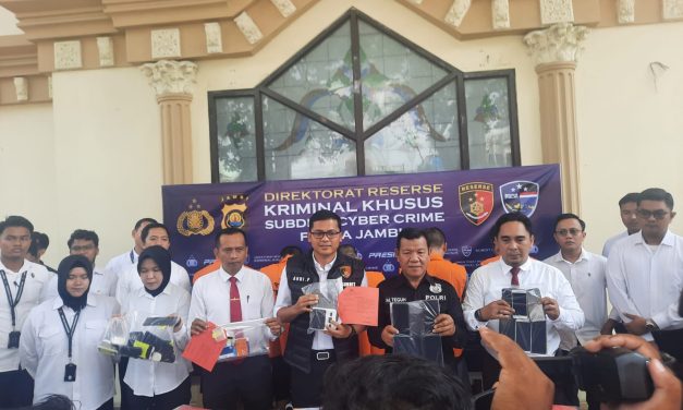 Lakukan Penipuan Melalui Medsos, Komplotan Penipu Dibekuk Ditreskrimsus Polda Jambi, Uang Puluhan Juta Turut Diamankan