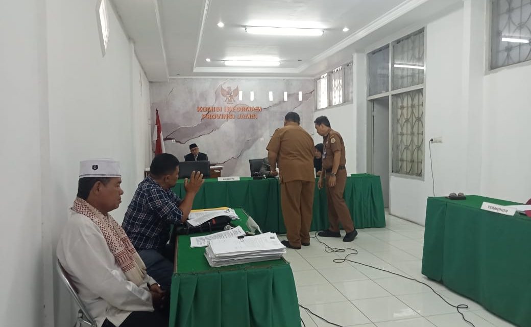 Komisi Informasi Provinsi Jambi Gelar Sidang Pembuktian Sengketa Informasi,Masing Masing Pemohon Jurnal1Jambi.com Dan Termohon Sekda Tanjung Jabung Timur.