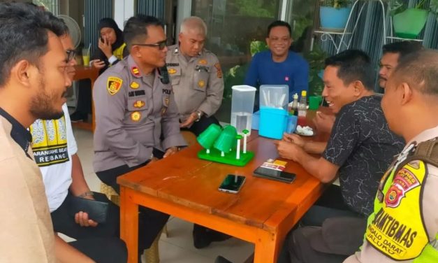 Kapolsek Jaluko IPTU Ojak P Sitanggang, SH bersama Personil Polsek Jaluko Melaksanakan Giat Jumat Curhat di Desa Pematang Gajah