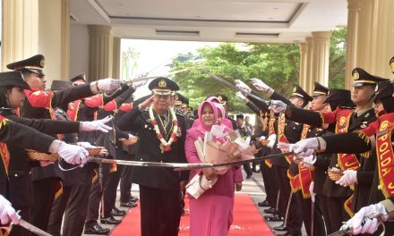 KAPOLDA JAMBI LEPAS 41 PERSONEL POLDA JAMBI YANG MEMASUKI MASA PURNA BAKTI