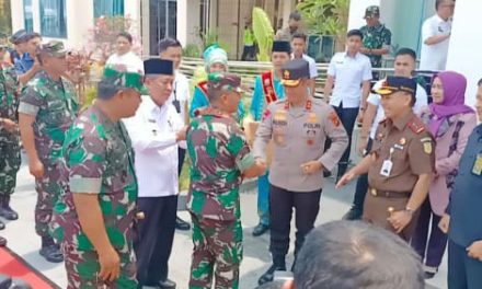 Kapolda Jambi Irjen Pol Drs Rusdi Hartono MSi Menyambut Langsung Kedatangan Pangdam II/Sriwijaya Mayjen TNI Yanuar Adil di Bumi Sepucuk Jambi Sembilan Lurah di VVIP Bandara Sultan Thaha Syaifuddin