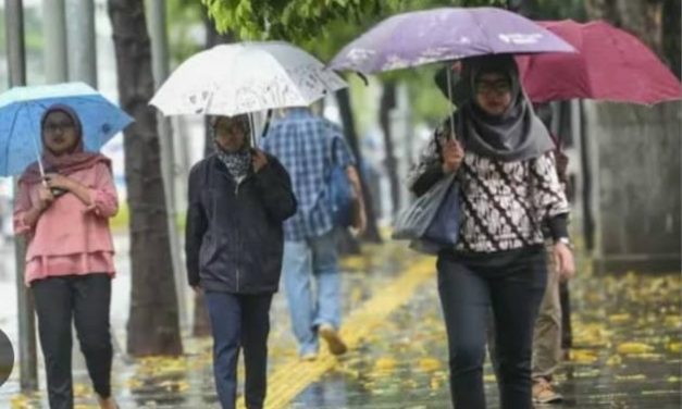 Prakiraan BMKG Hujan ringan  turun di sejumlah ibu kota provinsi, Jambi berasap siang dan malam hari