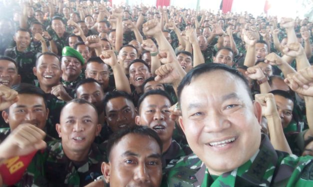 Sertu Subagio : Senang Bisa Foto Bersama Bapak KASAD