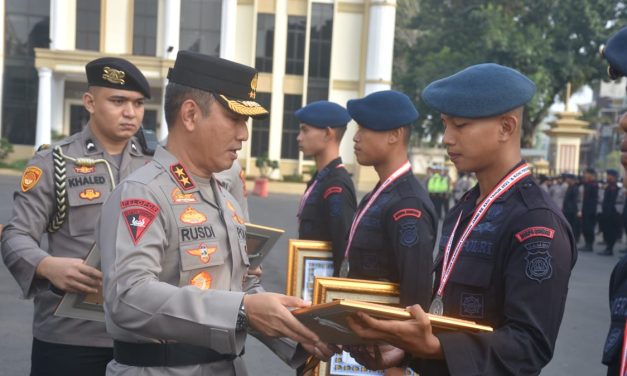 Kapolda Jambi Irjen Pol. Rusdi Hartono pimpin pelaksanaan Upacara Memperingati Hari Olahraga Nasional (HAORNAS) ke -40 tahun 2023