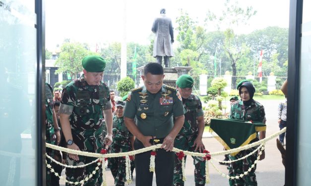 Kasad Resmikan Penggunaan Mess Berland Serta Gedung Sandi dan Siber Forensik TNI AD