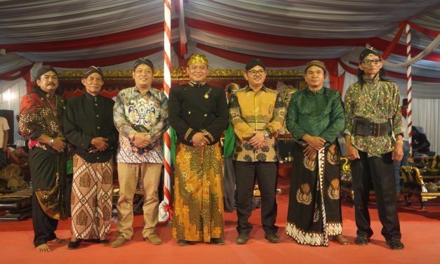 Korem 042/Gapu menggelar pementasan wayang kulit dengan Lakon “Bimo Kridho”