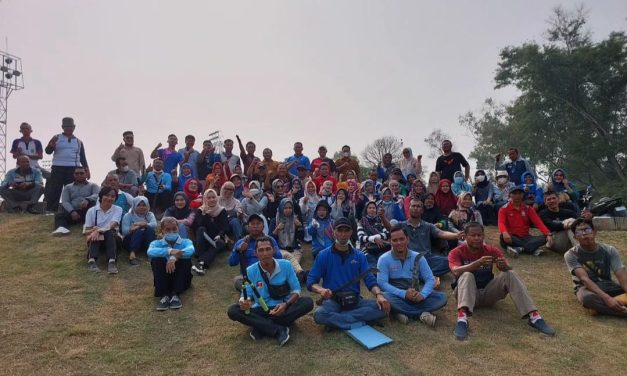 Kepala Dinas Sosial Dukcapil Provinsi Jambi Drs M.Arif Budiman MH ikut serta gotong royong di arena ex MTQ taman rimba Jambi dalam rangka persiapan Pelaksanaan Seleksi Tilawatil Qur’an dan Hadist