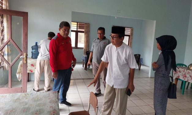 Kepala Dinas Sosialdukcapil Provinsi Jambi Drs Arief Budiman MH didampingi Kabid rehsos melakukan Kunjungan kerja ke panti asuhan yatim piatu yayasan Kesejahteraan Anak