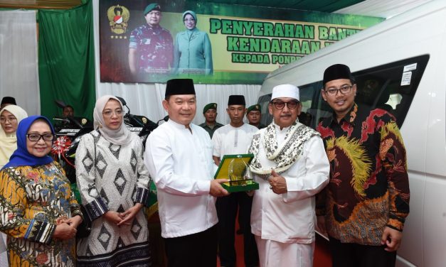 Peduli Pendidikan Santri, Kasad Bantu Kendaraan Operasional 2 Ponpes di Jawa Timur