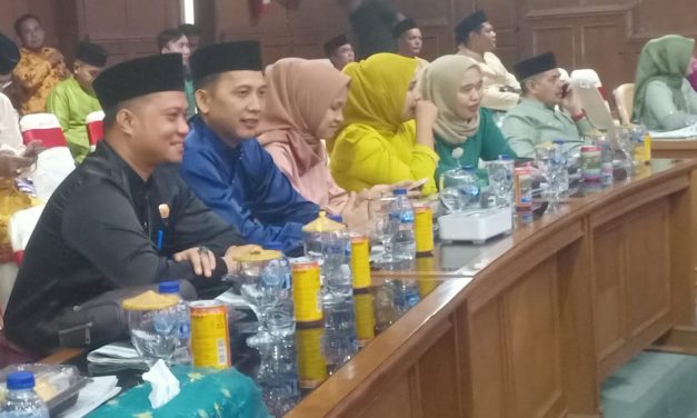 Ketua DPC Partai Demokrat Kabupaten Muaro Jambi Asnawi Rifai.m.pd Menghadiri peringatan Hari Ulang Tahun Kabupaten Muaro Jambi ke 24 Tahun 2023