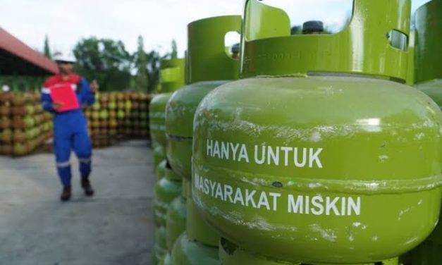 Dugaan Pangkalan Gas 3 Kg Menyalurkan Ke Warga Tidak Tepat Sasaran , Warga Gelar Rapat