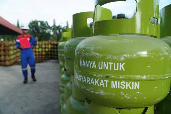 Dugaan Pangkalan Gas 3 Kg Menyalurkan Ke Warga Tidak Tepat Sasaran , Warga Gelar Rapat