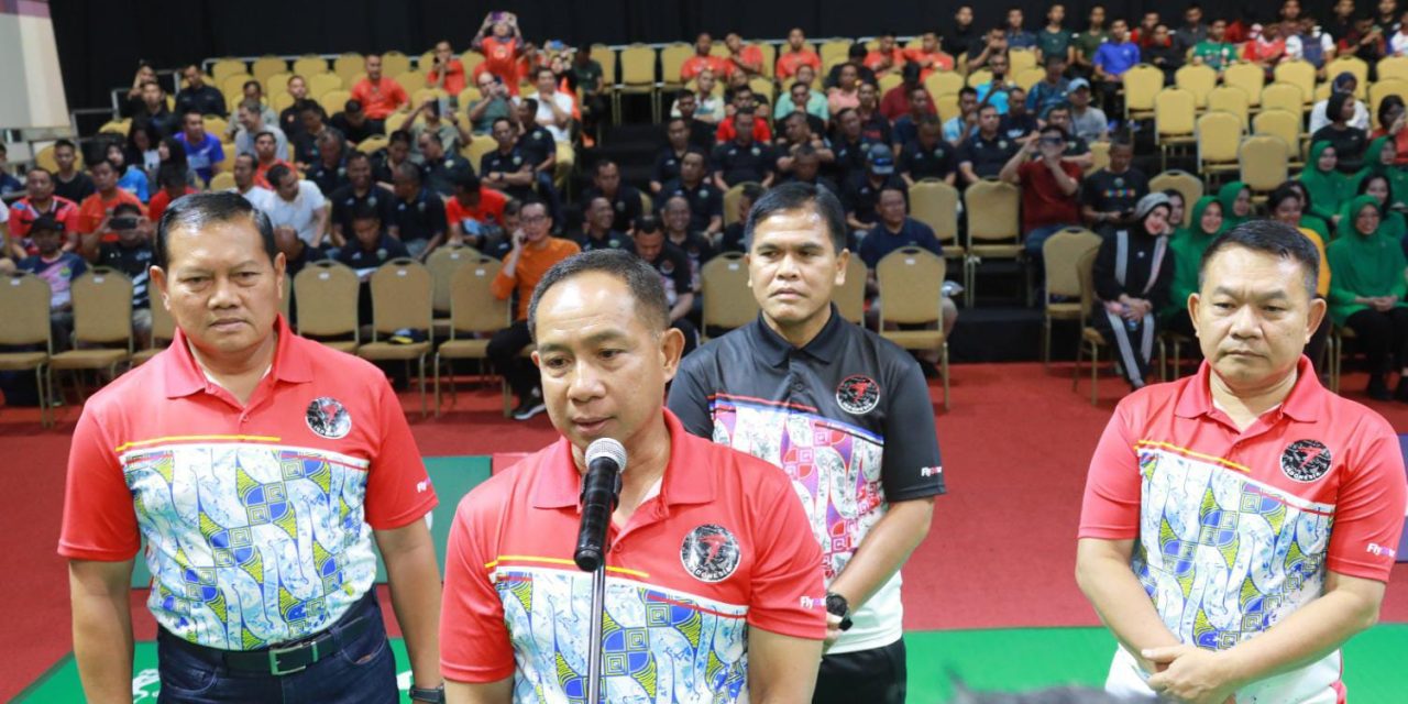 Kasad Buka Gelaran Kasad Cup Badminton Exhibition Match 2023