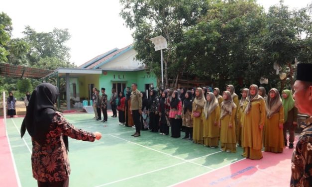 Pelaksanaan Upacara Hari Sumpah Pemuda Oleh Pemuda dan Pemudi RT 12 Desa Mendalo Darat.