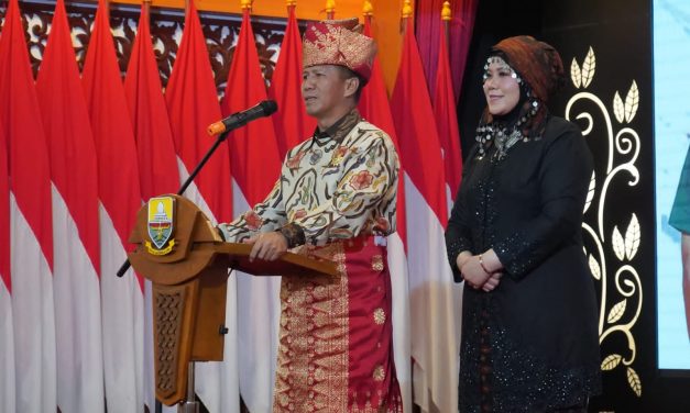 PANGDAM II/SRIWIJAYA MENJADI ANGGOTA KEHORMATAN LEMBAGA ADAT MELAYU JAMBI