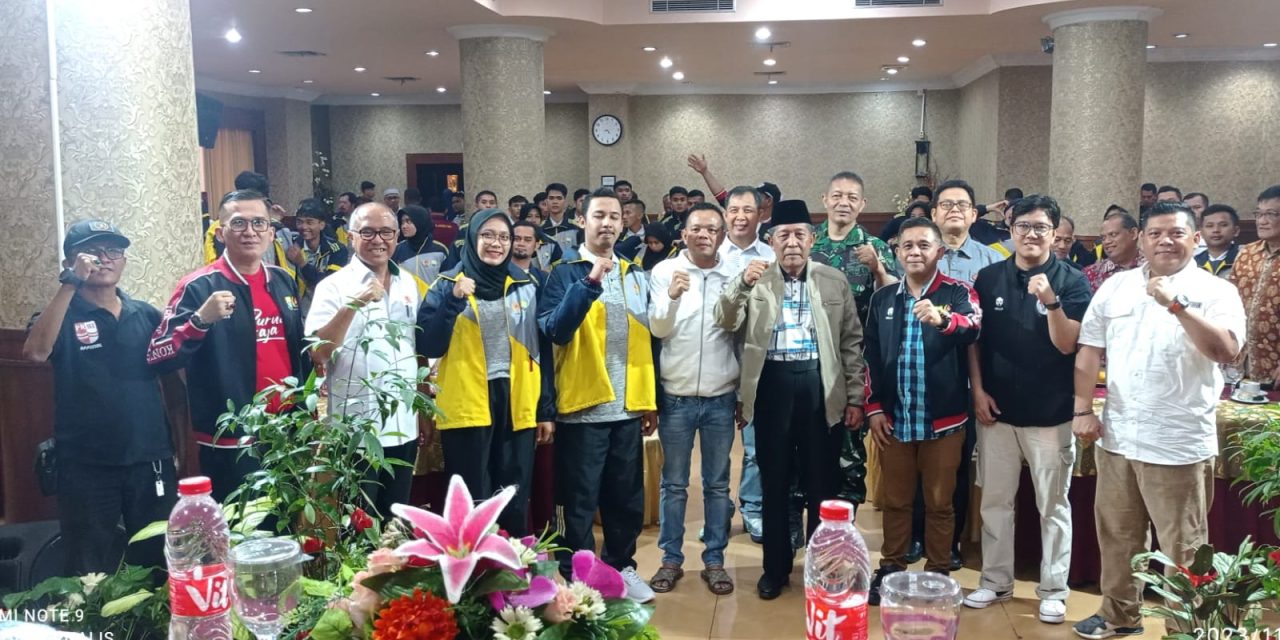 Wakil Gubernur Jambi Abdullah Sani didampingi Ketum KONI Provinsi Jambi Budi Setiawan secara resmi lepas Kontingen Jambi untuk mengikuti Pekan Olahraga Wilayah (PORWIL) Sumatera ke-XI Tahun 2023