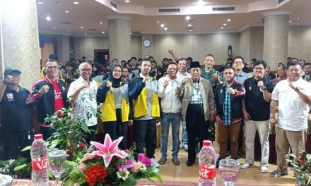 Wakil Gubernur Jambi Abdullah Sani didampingi Ketum KONI Provinsi Jambi Budi Setiawan secara resmi lepas Kontingen Jambi untuk mengikuti Pekan Olahraga Wilayah (PORWIL) Sumatera ke-XI Tahun 2023