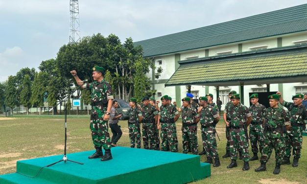 Kasrem 042/Gapu Kolonel Inf Ali Aminudin, S.E., M.M.Mengikuti Apel Bersama Pangdam II/Sriwijaya di Kodam II/Sriwijaya Palembang