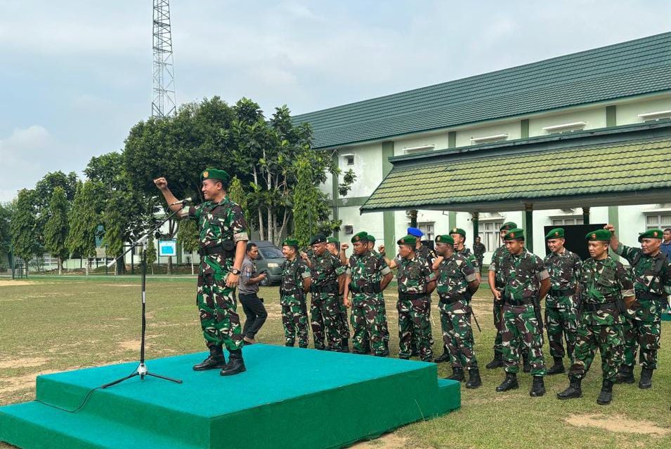 Kasrem 042/Gapu Kolonel Inf Ali Aminudin, S.E., M.M.Mengikuti Apel Bersama Pangdam II/Sriwijaya di Kodam II/Sriwijaya Palembang
