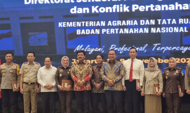Dorong Berantas Mafia Tanah, Kejati Jambi Diganjar Pin Emas Menteri Agraria RI