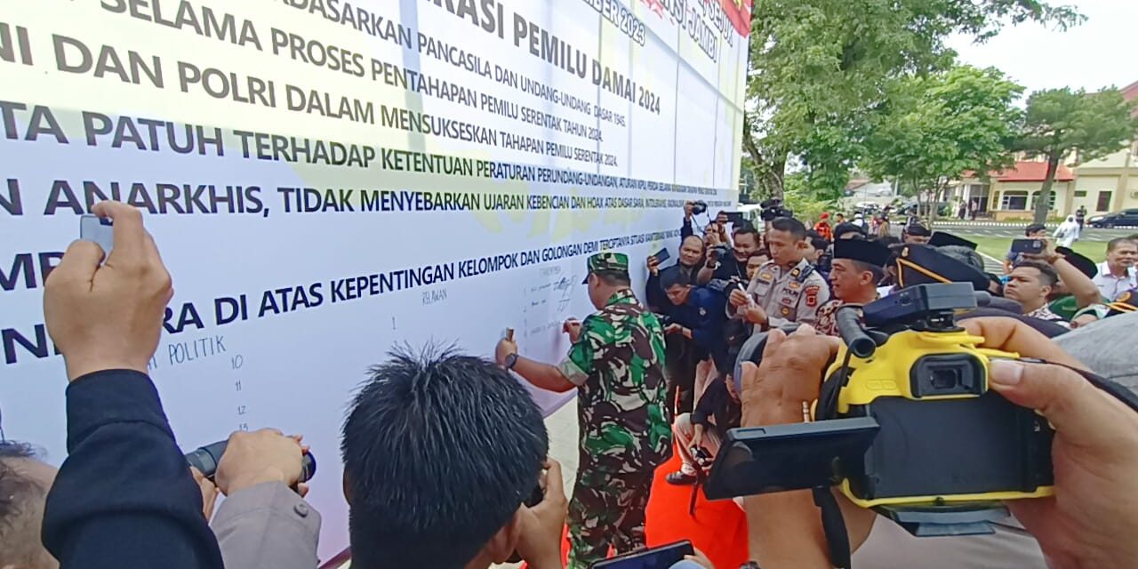 Kapolda Jambi Irjen Pol Drs Rusdi Hartono Memimpin Apel Kebangsaan dan Deklarasi Pemilu Damai 2024