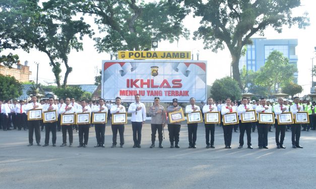 Kapolda Jambi Beri Reward Personel Berprestasi ” Terus Berbakti Untuk Negeri”