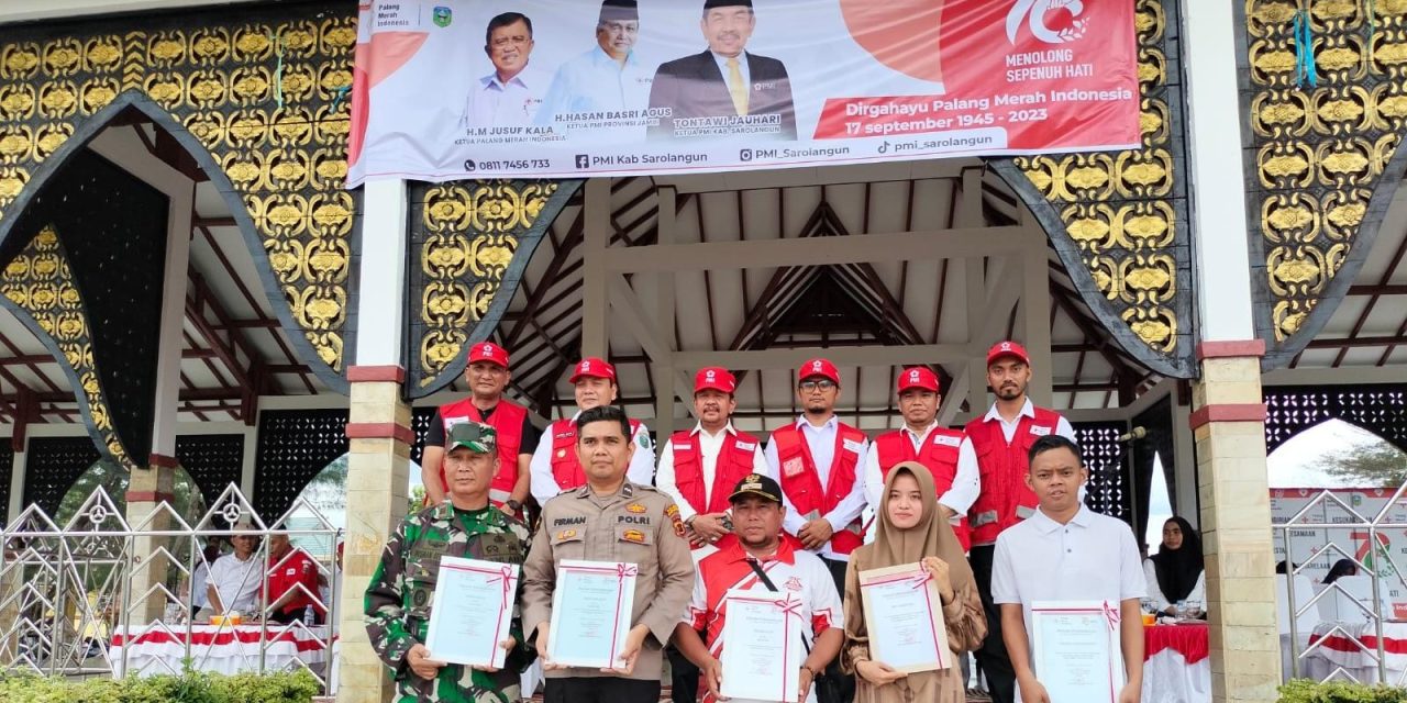 Mewakili Dandim 0420/Sarko, Kapten Inf Husnan Terima Piagam