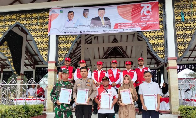 Mewakili Dandim 0420/Sarko, Kapten Inf Husnan Terima Piagam