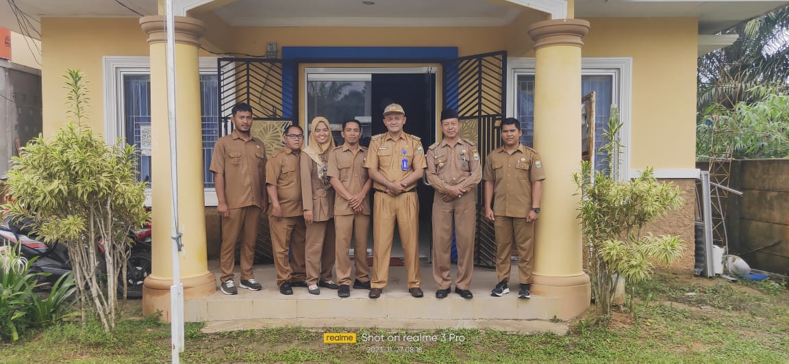 Camat Jaluko Suharyanto S.H.I pimpin apel pagi di desa pematang gajah