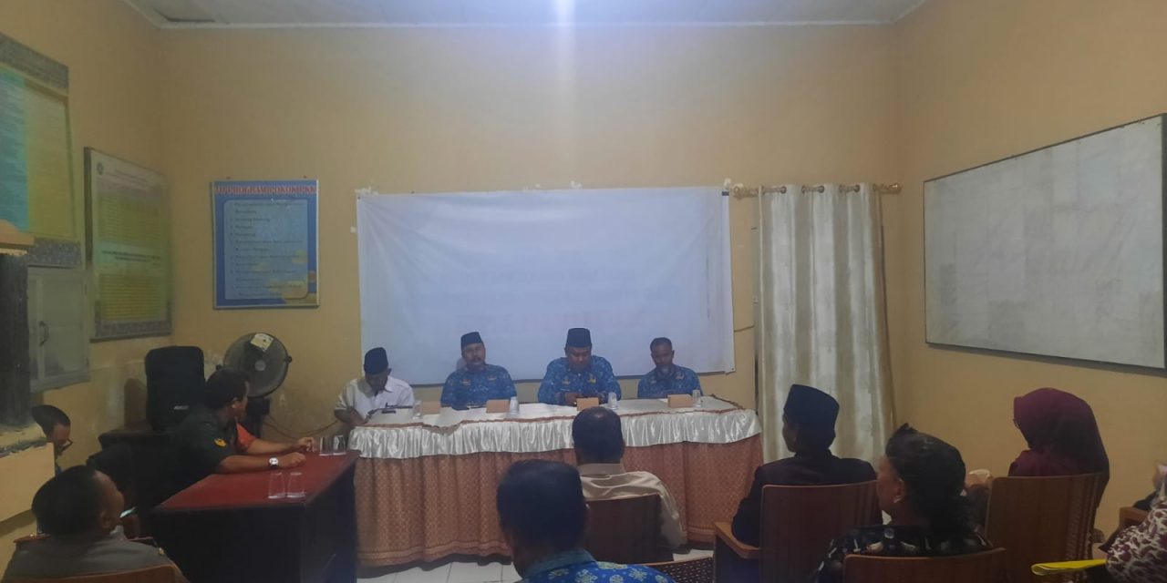 “Rusmidayanti” Kepala Sekolah SMP19,Hanya Mengedepankan Ego Dengan Tetap Ngotot Melarang Hendra Berjualan Didepan Pagar Sekolah.