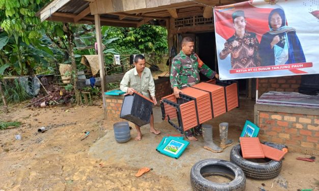 Gerak Cepat, Babinsa Bantu Korban Banjir