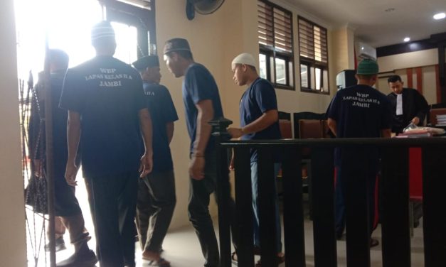 Tindak Kekerasan Dan Perbuatan Tidak Menyenangkan Terhadap Aparat Kepolisian Di Sidangkan