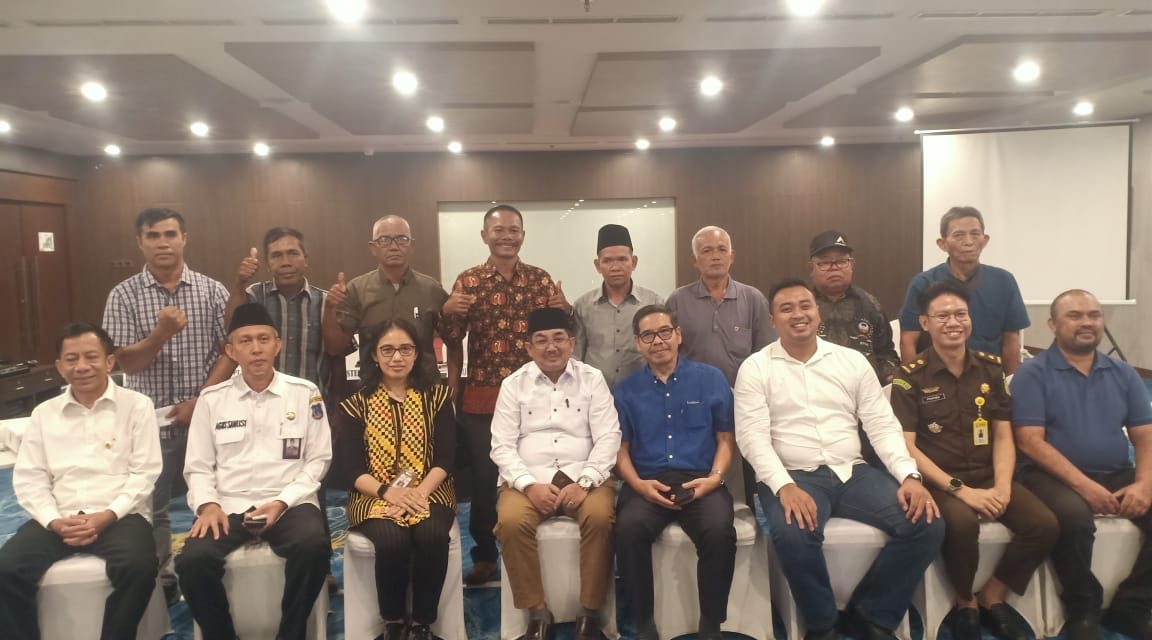 Bupati Tanjung Jabung Barat Drs H Anwar Sadat M.Ag, pimpin sekaligus membuka rapat finalisasi permasalahan Kelompok Tani 9 (sembilan) Desa dengan perusahaan PT Dasa Anugrah Sejati (DAS) Tahun 2023