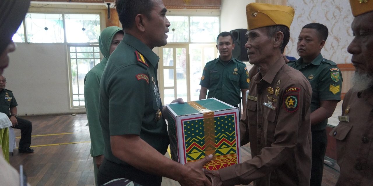 Danrem 042/GAPU Berbagi Dengan Veteran, Warakawuri dan Anak Yatim Piatu