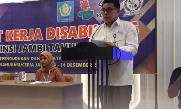 Kepala Dinas Sosialdukcapil Provinsi Jambi Drs. M. Arif Budiman, MH Membuka Rapat Kerja Disabilitas Provinsi Jambi Tahun 2023