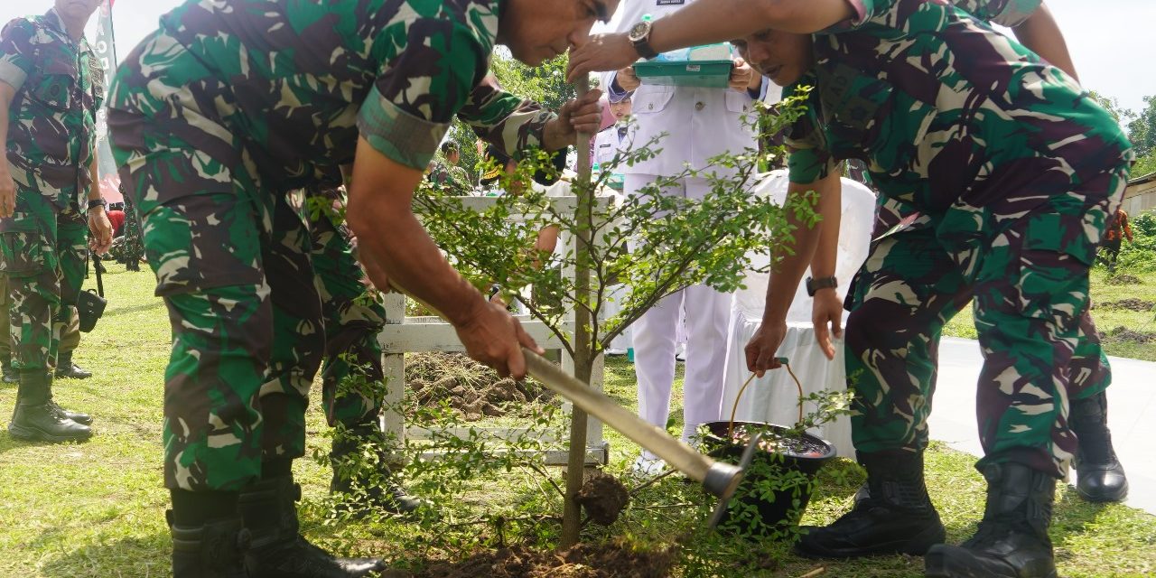 Danrem 042/GAPU Pimpin Penanaman 1.895 Pohon