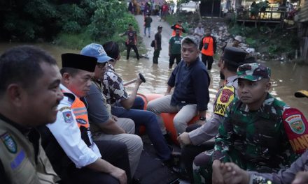 Dandim 0416/Bute bersama Forkopimda Dampingi Kunjungan Gubernur Jambi ke Lokasi Bencana Banjir