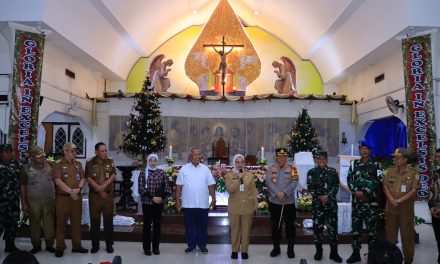Kapolresta Jambi bersama Forkopimda Kota Jambi, Pantau langsung Malam Natal tahun 2023.