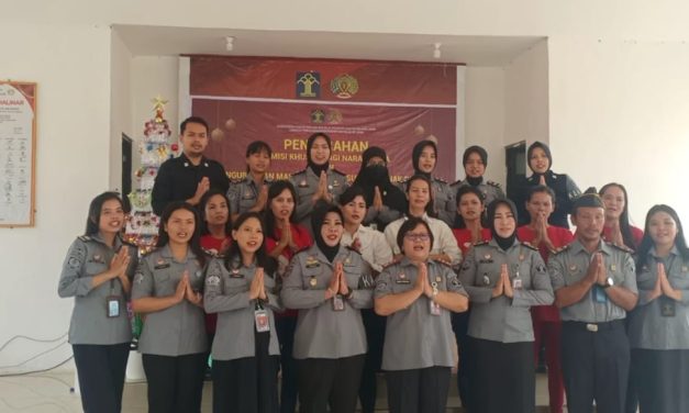 Kalapas perempuan kelas II B Jambi Susi Andriany Pohan Meremisi sebanyak 2 orang Agama kristiani Di Hari Natal Tahun 2023