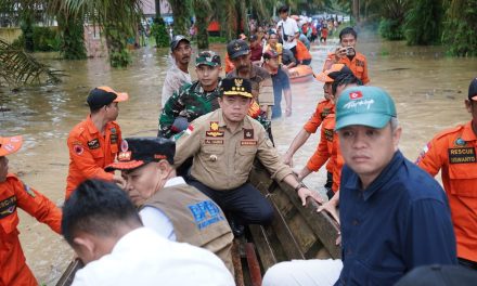 Dandim 0416/Bute Dampingi Gubernur Jambi Kunjungi Korban Banjir