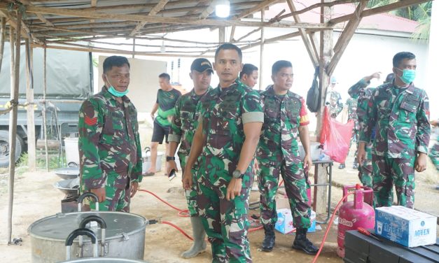 Kodim 0416/Bute Dirikan Dapur Umum Bantu Korban Banjir