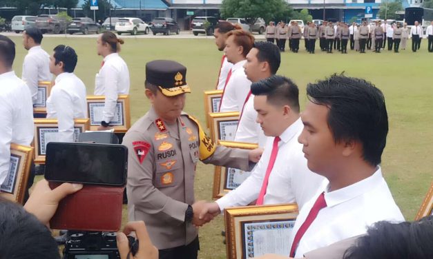 Kapolda Jambi Apresiasi Dan Berikan Penghargaan Kepada Personel Satnarkoba Polresta Jambi Atas Ungkap Kasus Narkotika Jenis Sabu Seberat 52.4 Kg
