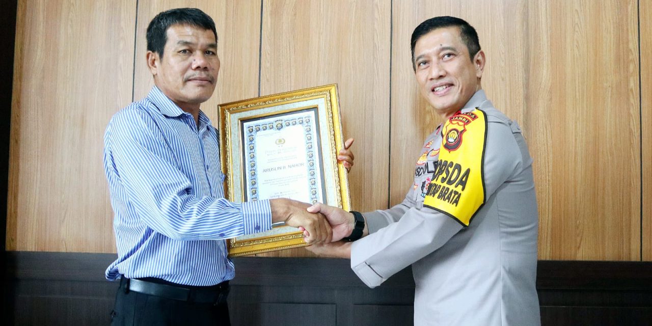 Aruslin Bonar Nahor Terima Penghargaan Dari Polda Jambi