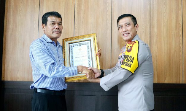 Aruslin Bonar Nahor Terima Penghargaan Dari Polda Jambi