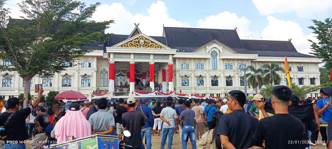ERWIN Ketua MPC PP Kota Jambi Kutuk keras Aksi Anarkis Pengrusakan Kantor Gubernur Jambi oleh KS BARA