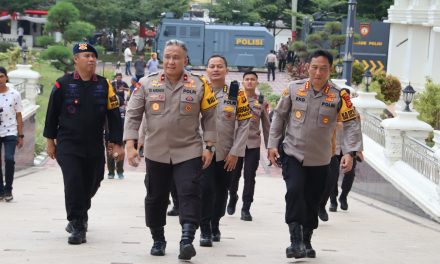 Kapolresta Jambi Dampingi Waka Polda Jambi Pantau Situasi Hari Kedua Aksi Demo Para Sopir Baru Bara.